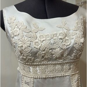 Petite Vintage Wedding dress. Never worn. sample dress.